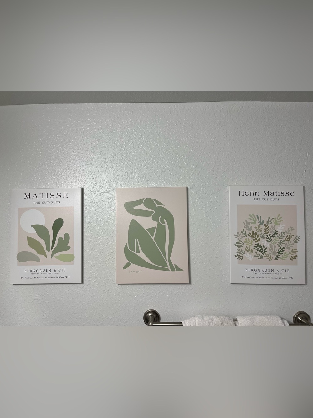 Minimalist Green Figure Wall Art (3 Frames)